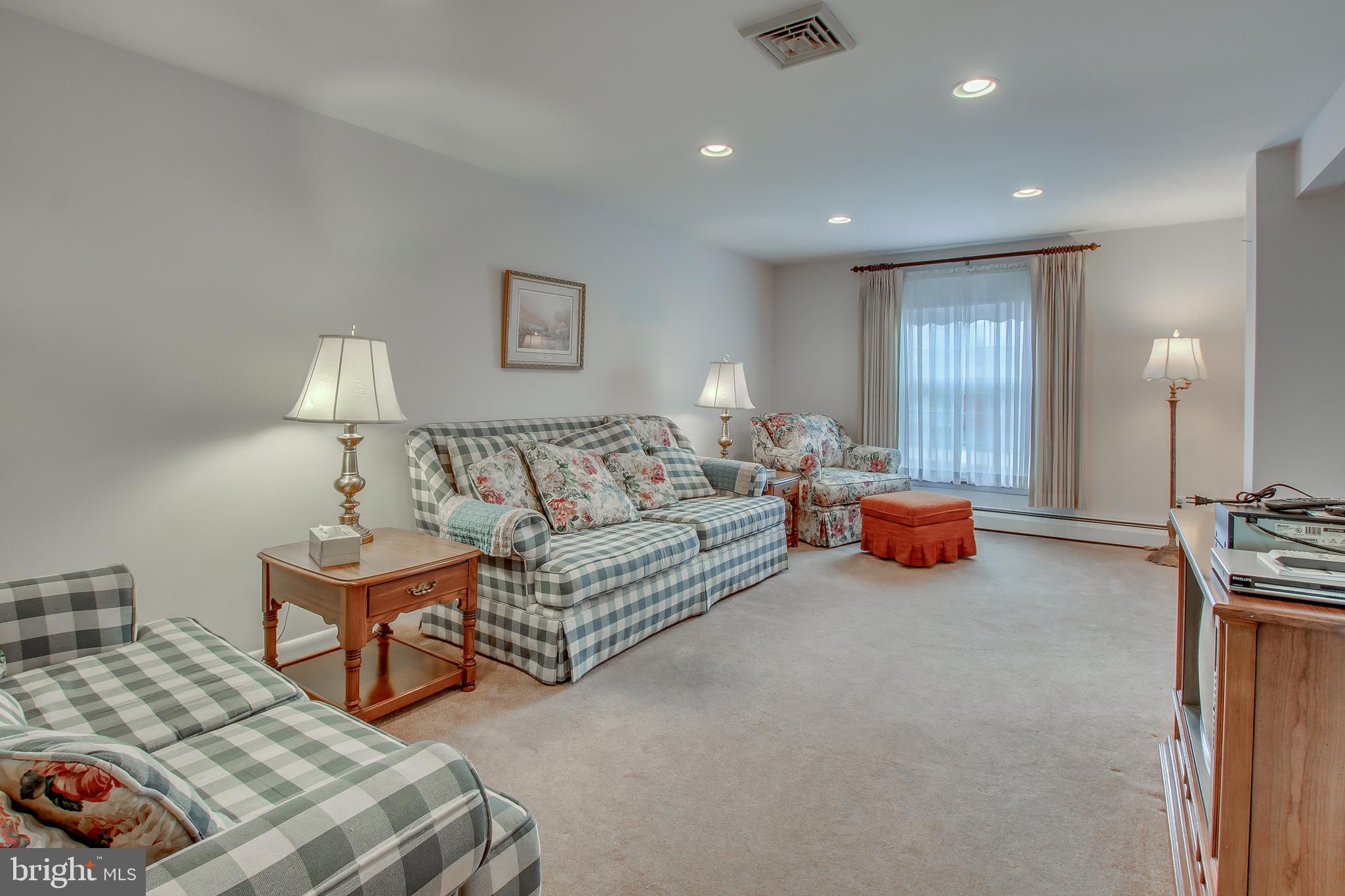 1530 Windmill Road Warminster, PA 18974 - Photo 18 of 37 Family Room