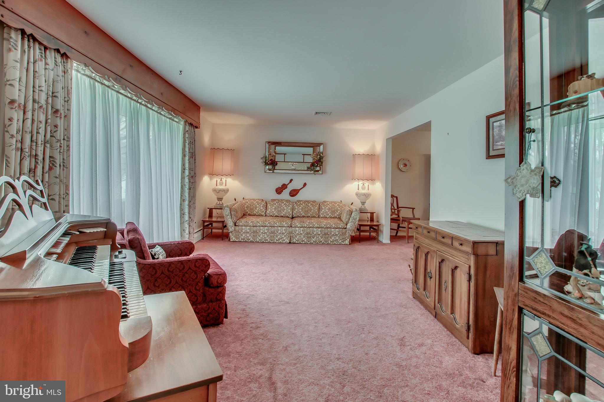 1530 Windmill Road Warminster, PA 18974 - Photo 8 of 37 Living Room