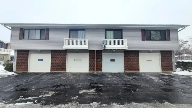$2,095 | 1304 Yarmouth Court, Unit 1304, Schaumburg, IL 60193