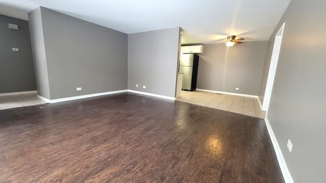 $2,095 | 1304 Yarmouth Court, Unit 1304, Schaumburg, IL 60193