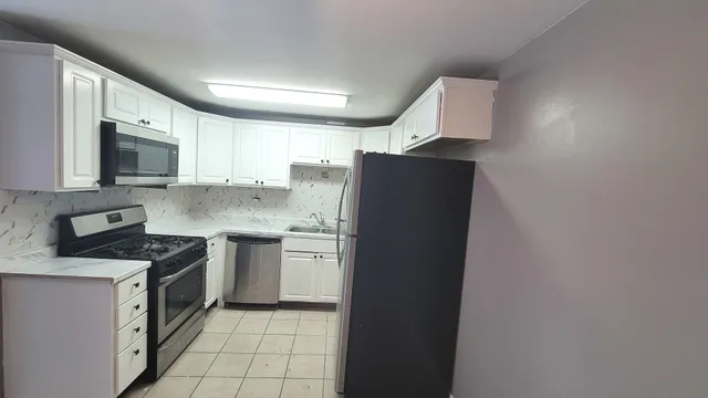 $2,095 | 1304 Yarmouth Court, Unit 1304, Schaumburg, IL 60193