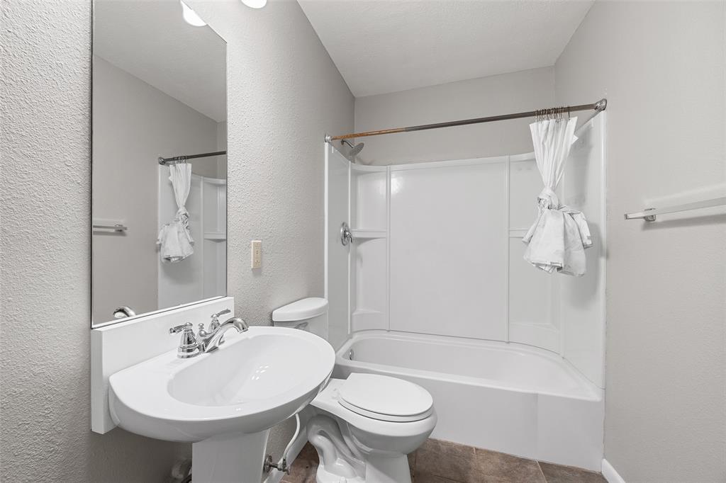 2200 West Rosedale Street South, Unit B Fort Worth, TX 76110 - Photo 13 of 23