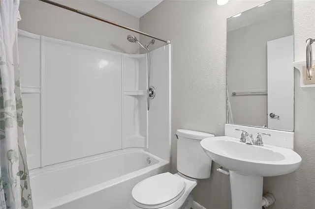 $2,300 | 2200 West Rosedale Street South, Unit B, Fort Worth, TX 76110