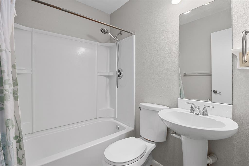 2200 West Rosedale Street South, Unit B Fort Worth, TX 76110 - Photo 15 of 23