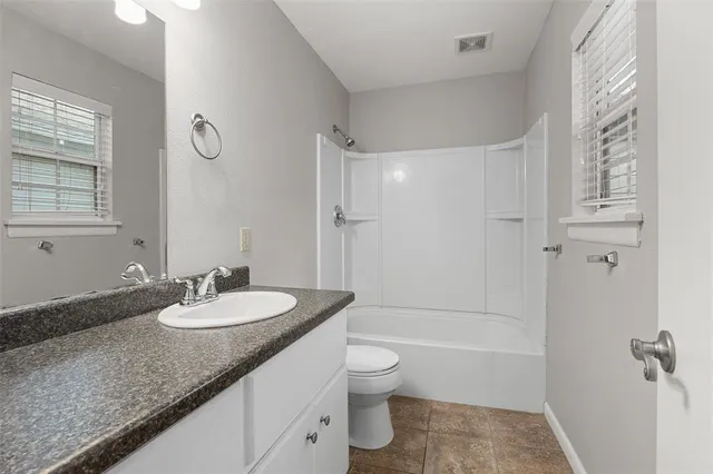 $2,300 | 2200 West Rosedale Street South, Unit B, Fort Worth, TX 76110
