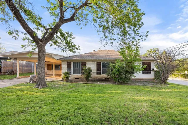 $2,300 | 2200 West Rosedale Street South, Unit B, Fort Worth, TX 76110