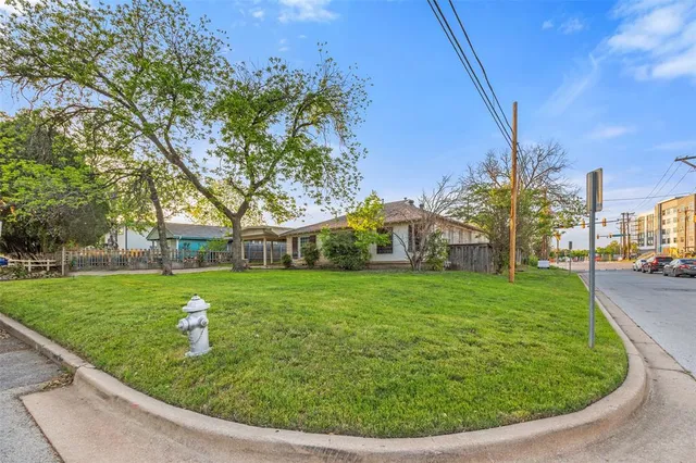 $2,300 | 2200 West Rosedale Street South, Unit B, Fort Worth, TX 76110