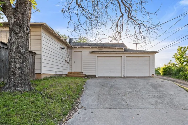 $2,300 | 2200 West Rosedale Street South, Unit B, Fort Worth, TX 76110