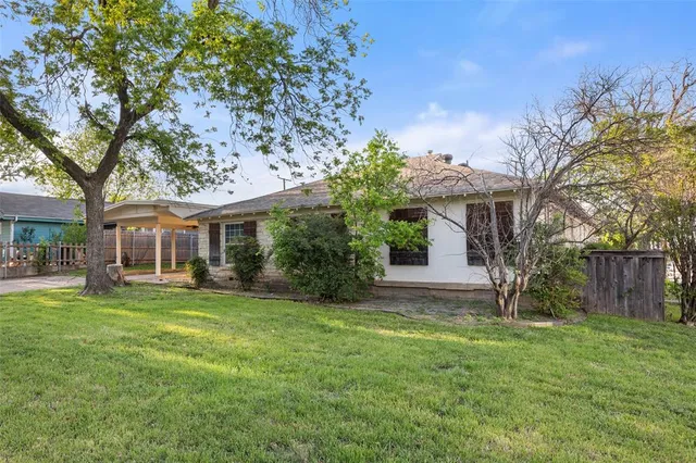 $2,300 | 2200 West Rosedale Street South, Unit B, Fort Worth, TX 76110