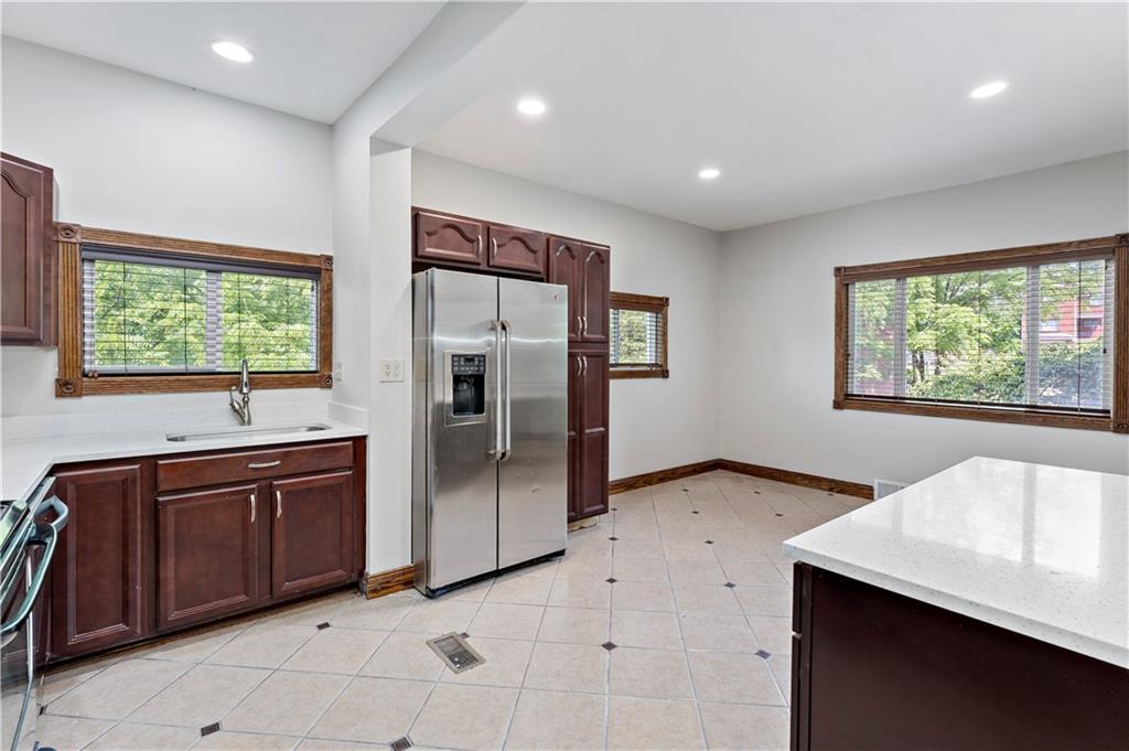 340 Pointview Road Pittsburgh, PA 15227 - Photo 7 of 36 Gallery Image 7