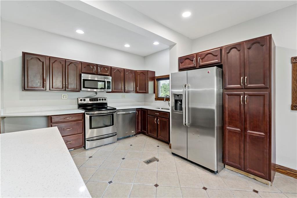 340 Pointview Road Pittsburgh, PA 15227 - Photo 8 of 36 Gallery Image 8