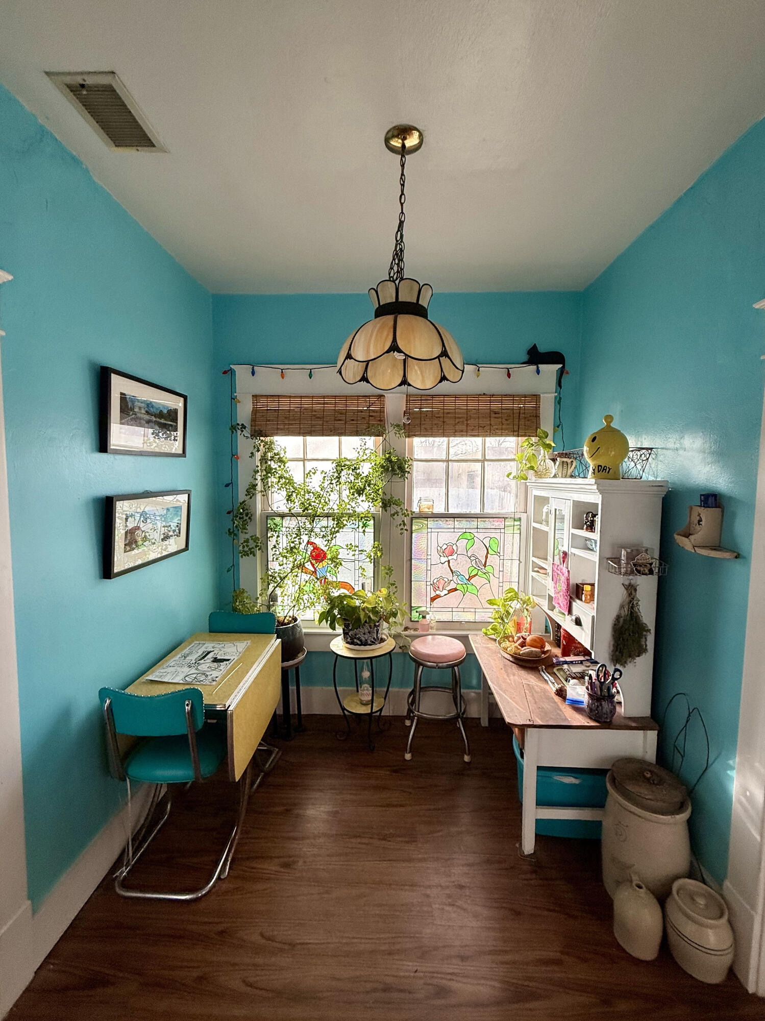 302 West 10th Street Post, TX 79356 - Photo 12 of 30 a room with furniture and a window