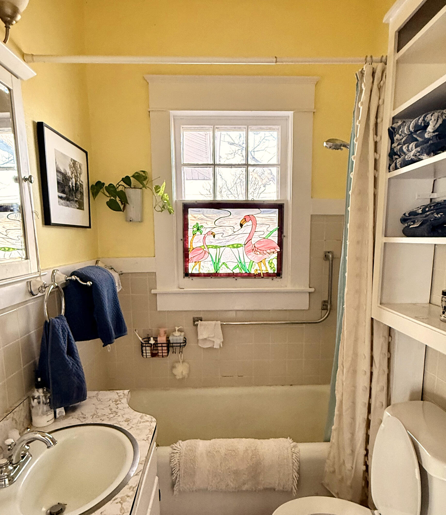 302 West 10th Street Post, TX 79356 - Photo 22 of 30 a bathroom with a sink mirror bathtub and window
