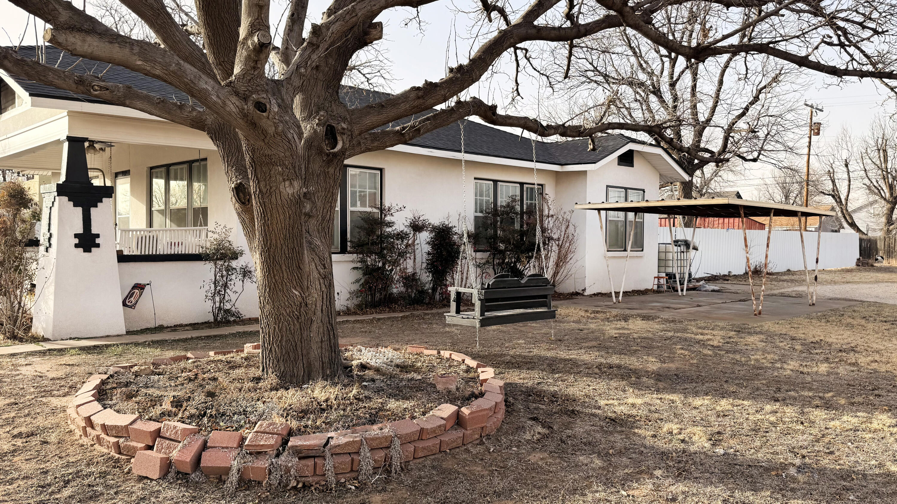 302 West 10th Street Post, TX 79356 - Photo 3 of 30 a view of a house with snow on the background