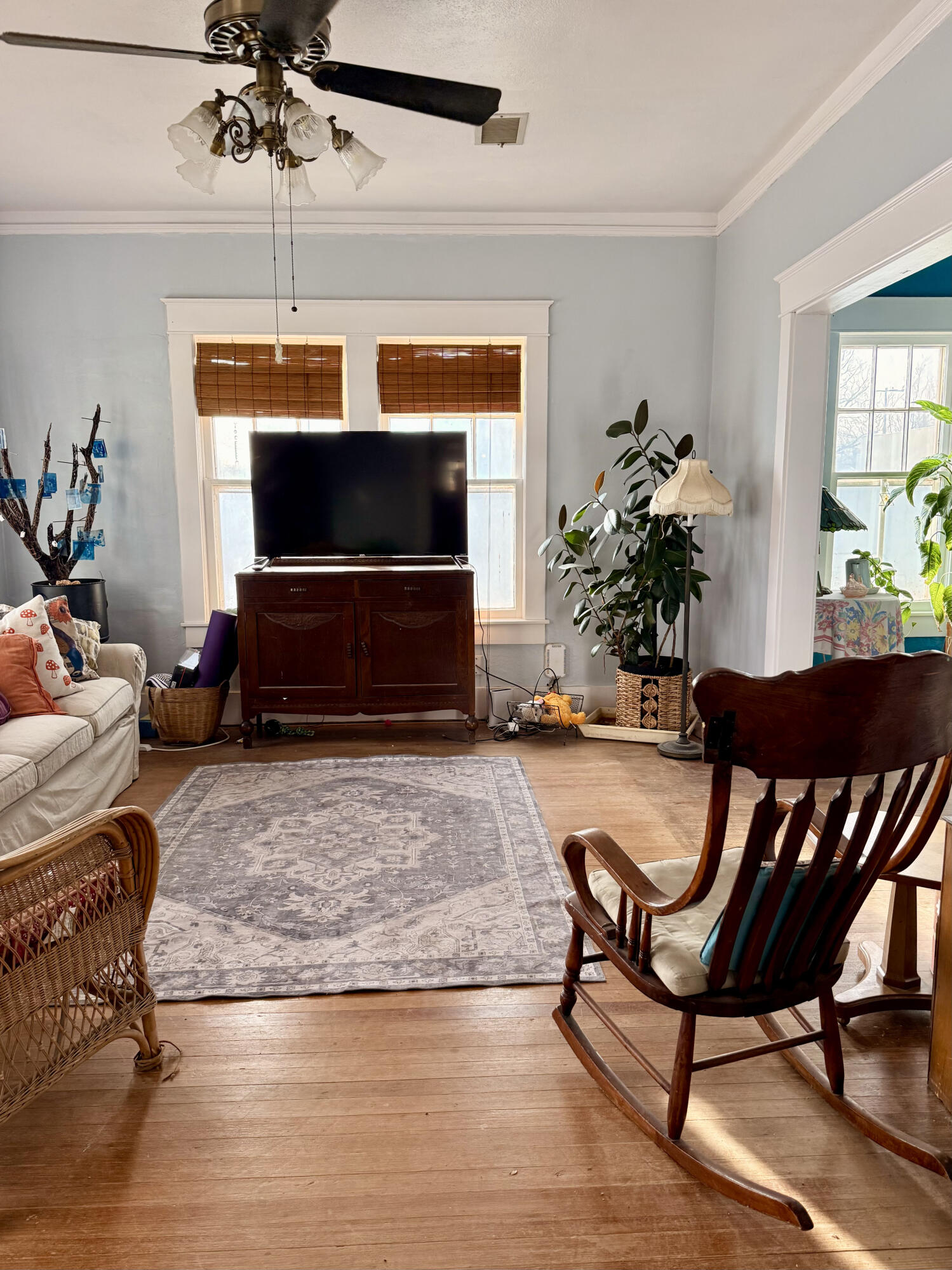 302 West 10th Street Post, TX 79356 - Photo 7 of 30 a living room with furniture and a fireplace