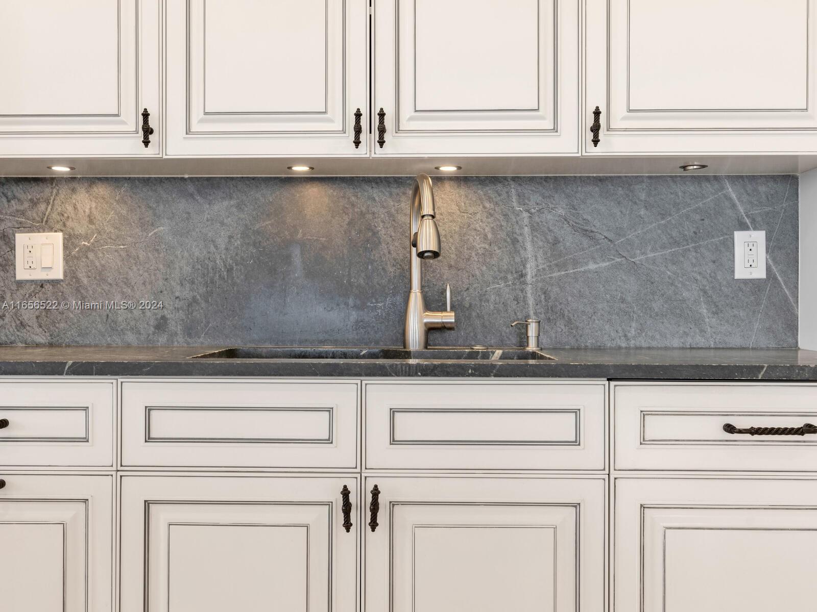 11113 Biscayne Boulevard, Unit PH5 Miami, FL 33181 - Photo 13 of 58