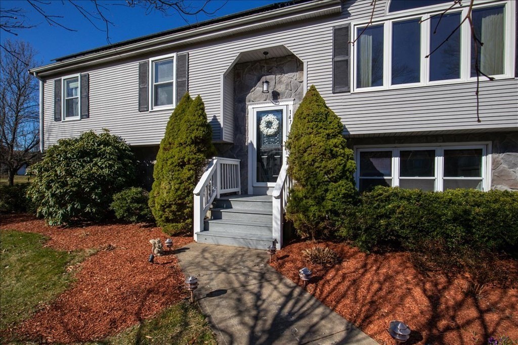 147 Woodpecker Road Stoughton, MA 02072 - Photo 3 of 42 Gallery Image 3