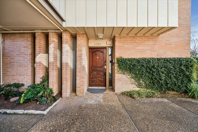 $235,000 | 6304 Crab Orchard Road, Unit 6304, Houston, TX 77057