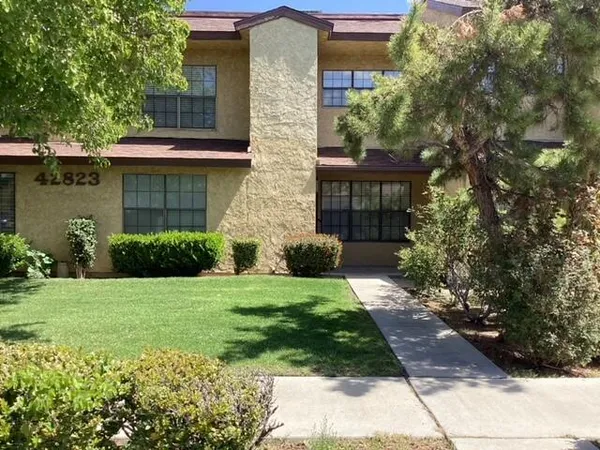 $2,195 | 42823 15th Street West, Unit 3, Lancaster, CA 93534