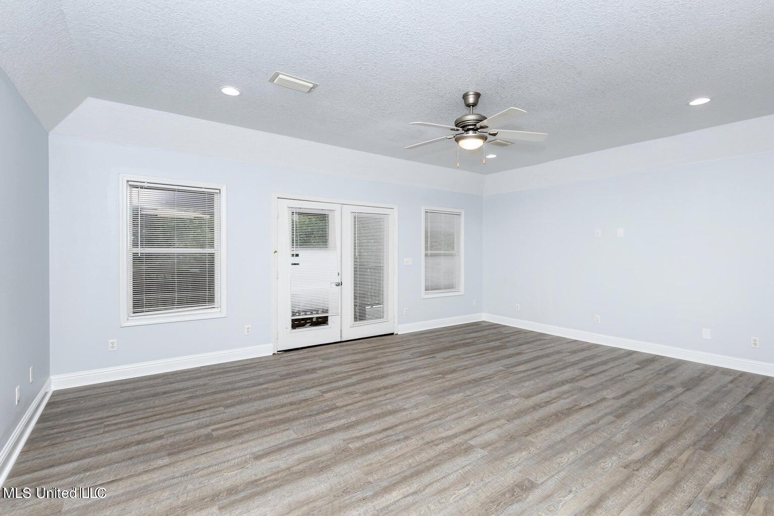9009 Old Walnut Road Ocean Springs, MS 39564 - Photo 7 of 41 20220825135832537451000000-o