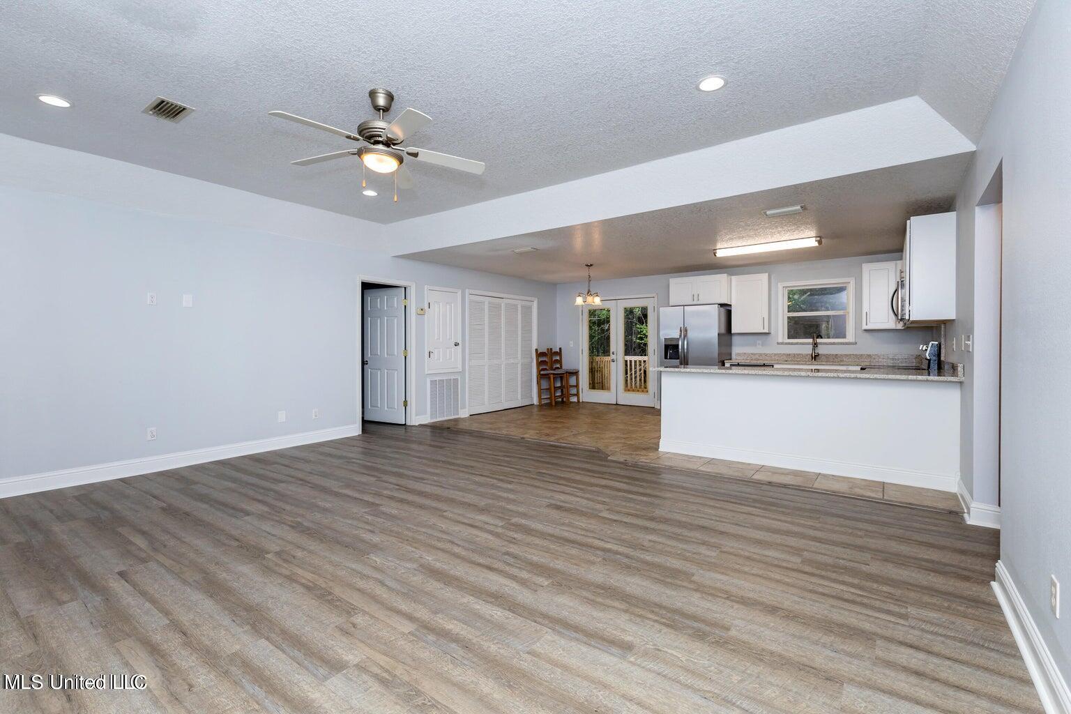 9009 Old Walnut Road Ocean Springs, MS 39564 - Photo 9 of 41 20220825140010078893000000-o