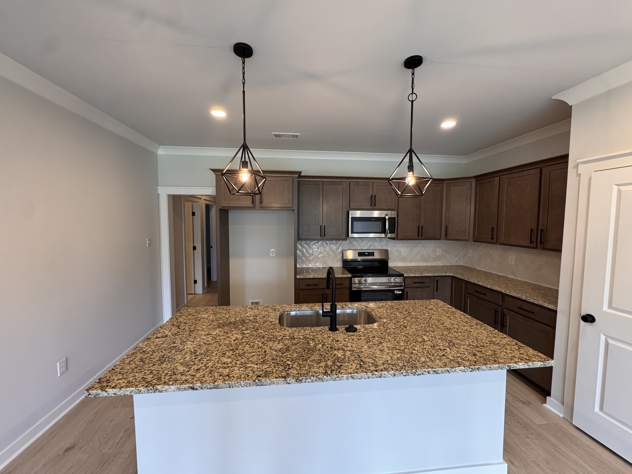 520 West Foxrun Springfield, TN 37172 - Photo 7 of 22 Gallery Image 7