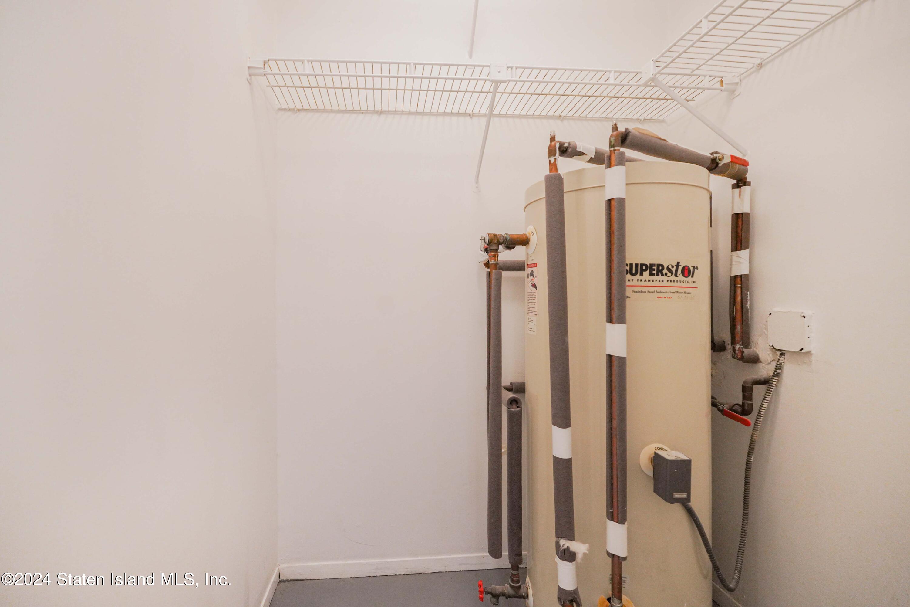 130 Devon Loop, Unit 1 Staten Island, NY 10314 - Photo 12 of 23 Photo Sep 18 2024, 5 00 10 AM