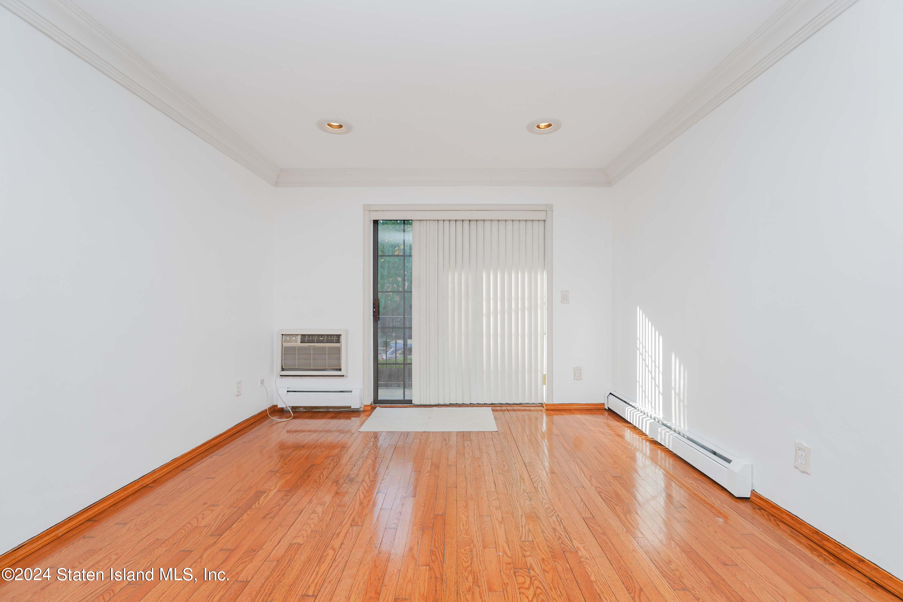 130 Devon Loop, Unit 1 Staten Island, NY 10314 - Photo 16 of 23 Photo Sep 18 2024, 5 04 39 AM