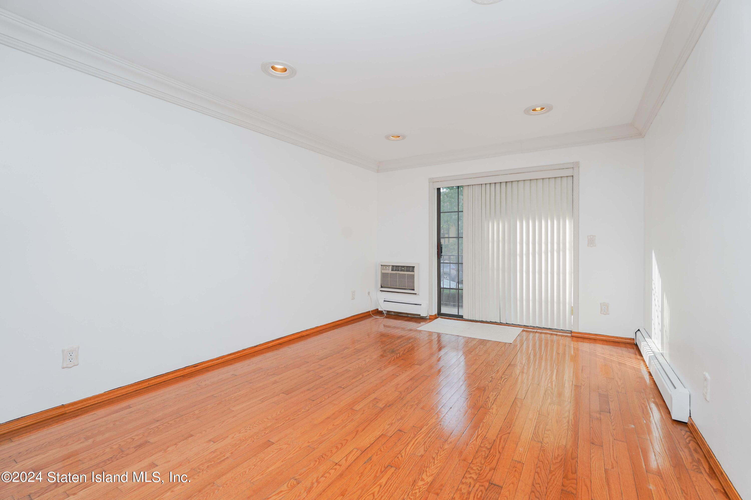 130 Devon Loop, Unit 1 Staten Island, NY 10314 - Photo 17 of 23 Photo Sep 18 2024, 5 04 49 AM