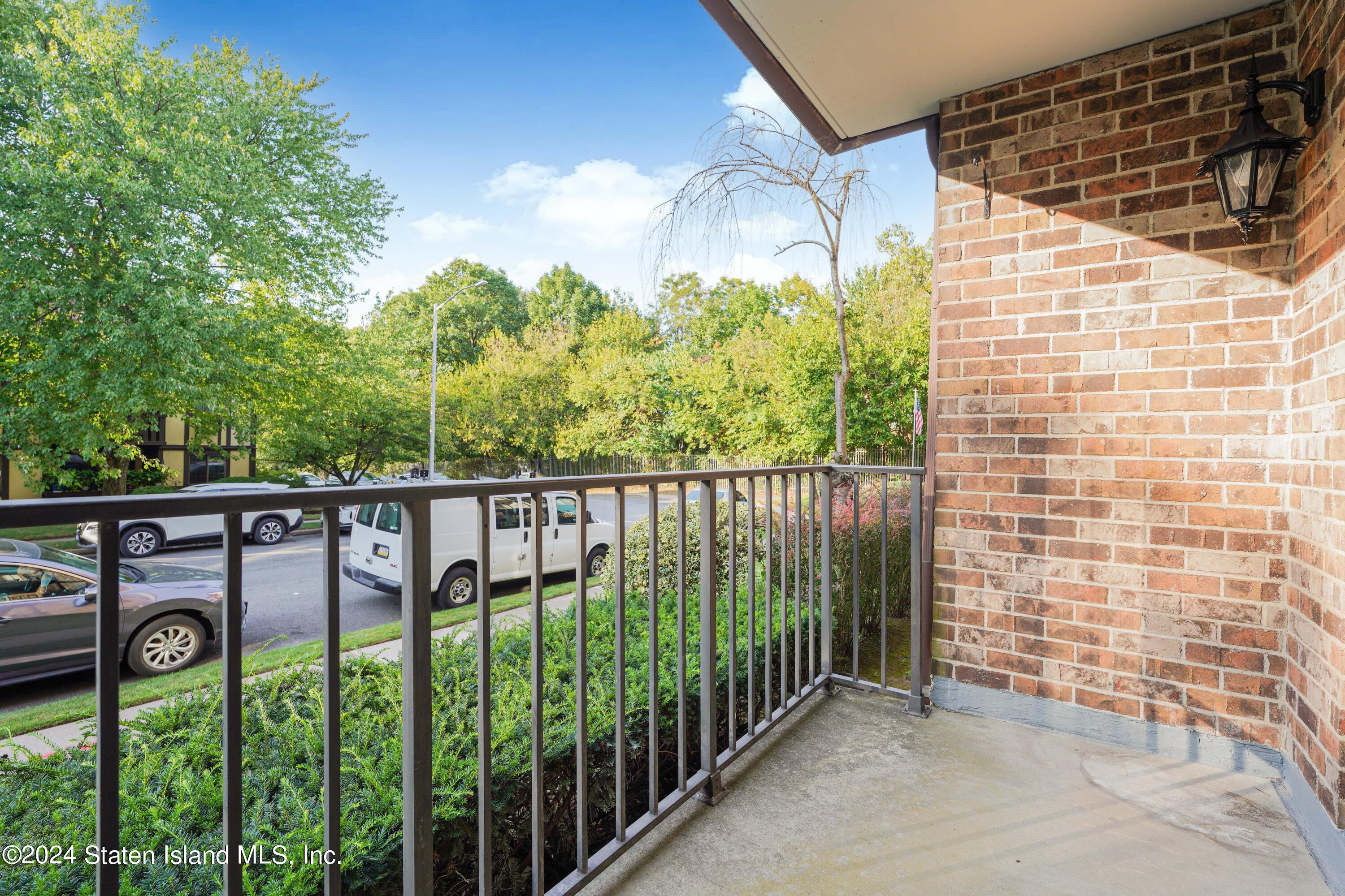 130 Devon Loop, Unit 1 Staten Island, NY 10314 - Photo 18 of 23 Photo Sep 18 2024, 5 05 27 AM