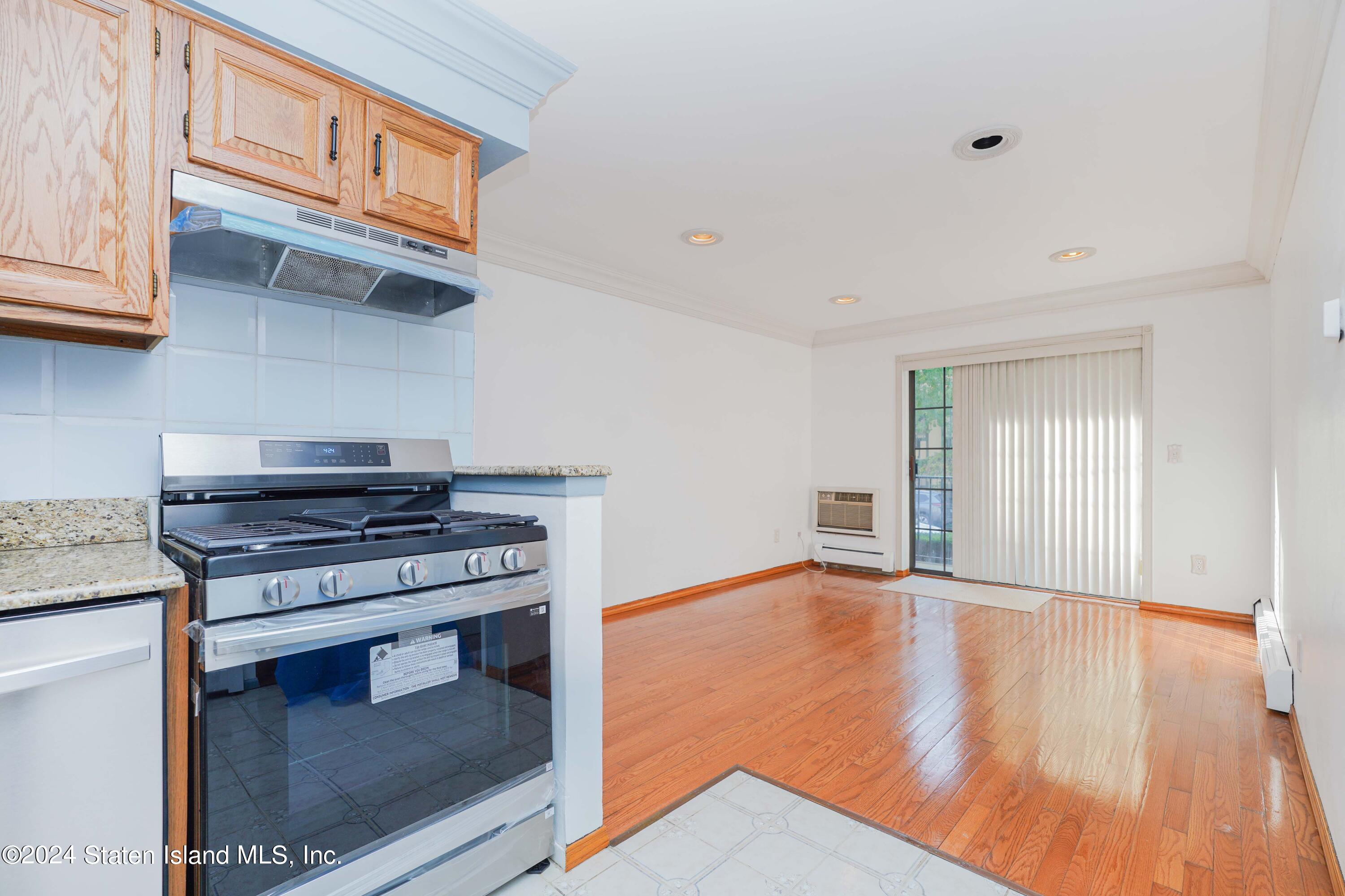 130 Devon Loop, Unit 1 Staten Island, NY 10314 - Photo 3 of 23 Photo Sep 18 2024, 5 05 13 AM