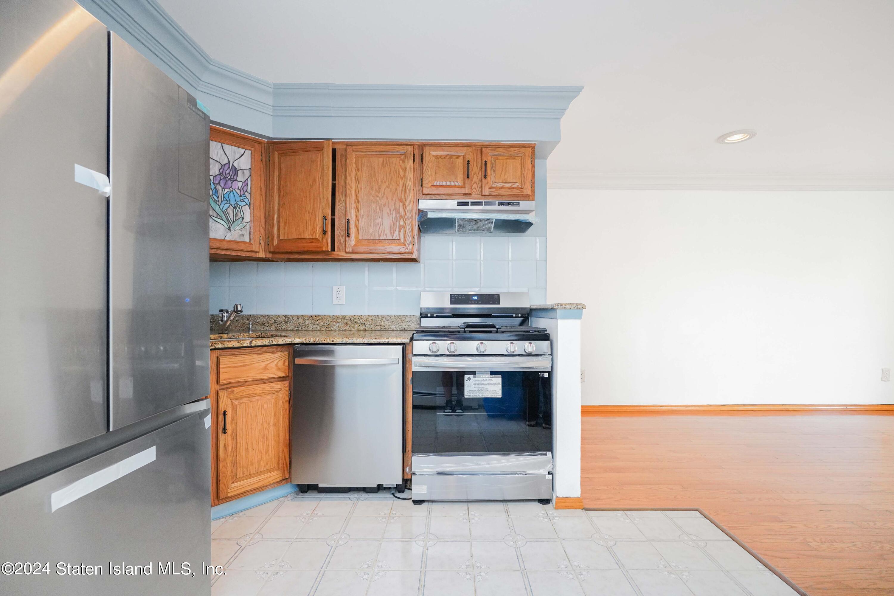 130 Devon Loop, Unit 1 Staten Island, NY 10314 - Photo 4 of 23 Photo Sep 18 2024, 5 06 04 AM