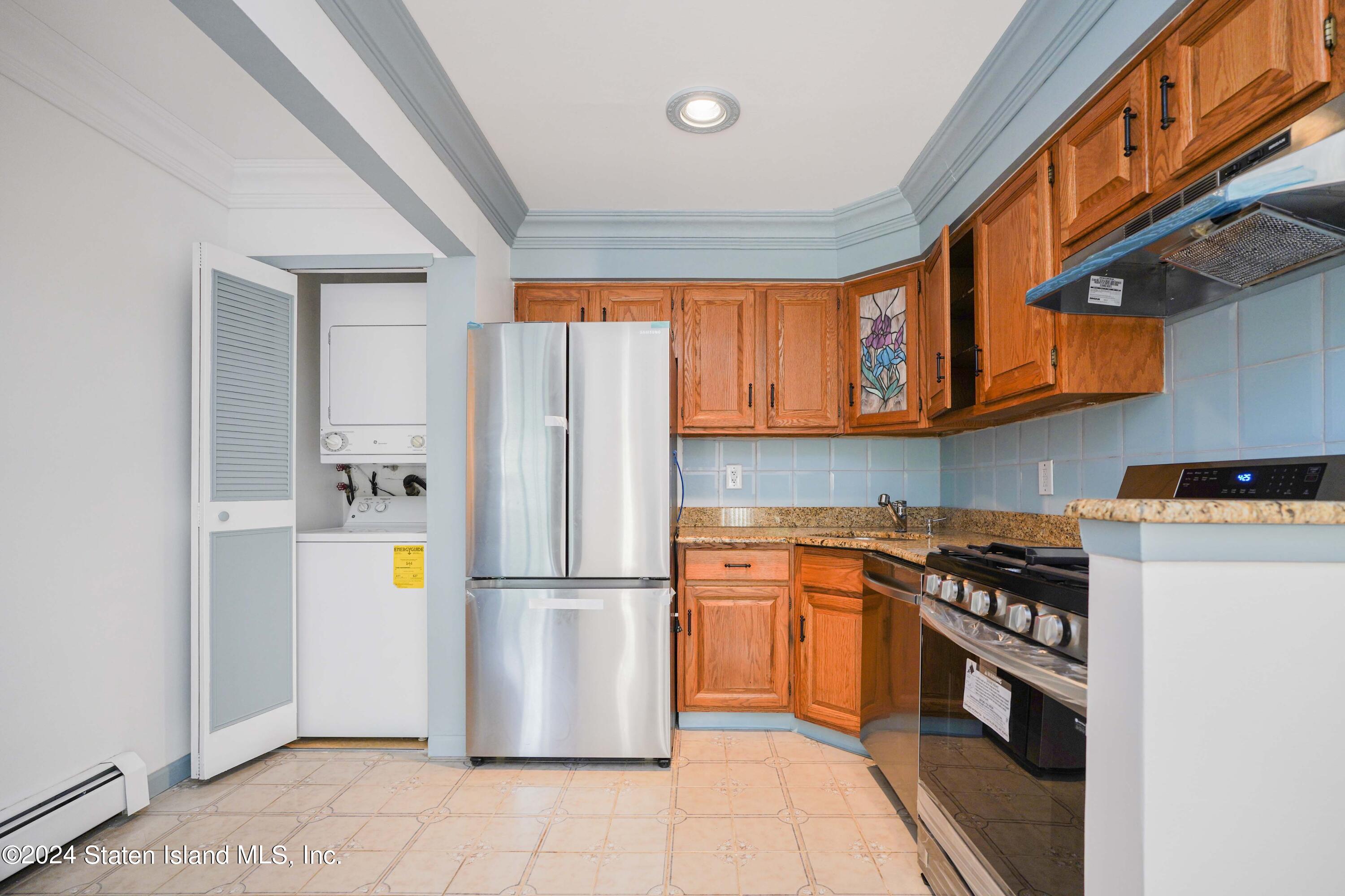 130 Devon Loop, Unit 1 Staten Island, NY 10314 - Photo 5 of 23 Photo Sep 18 2024, 5 06 15 AM