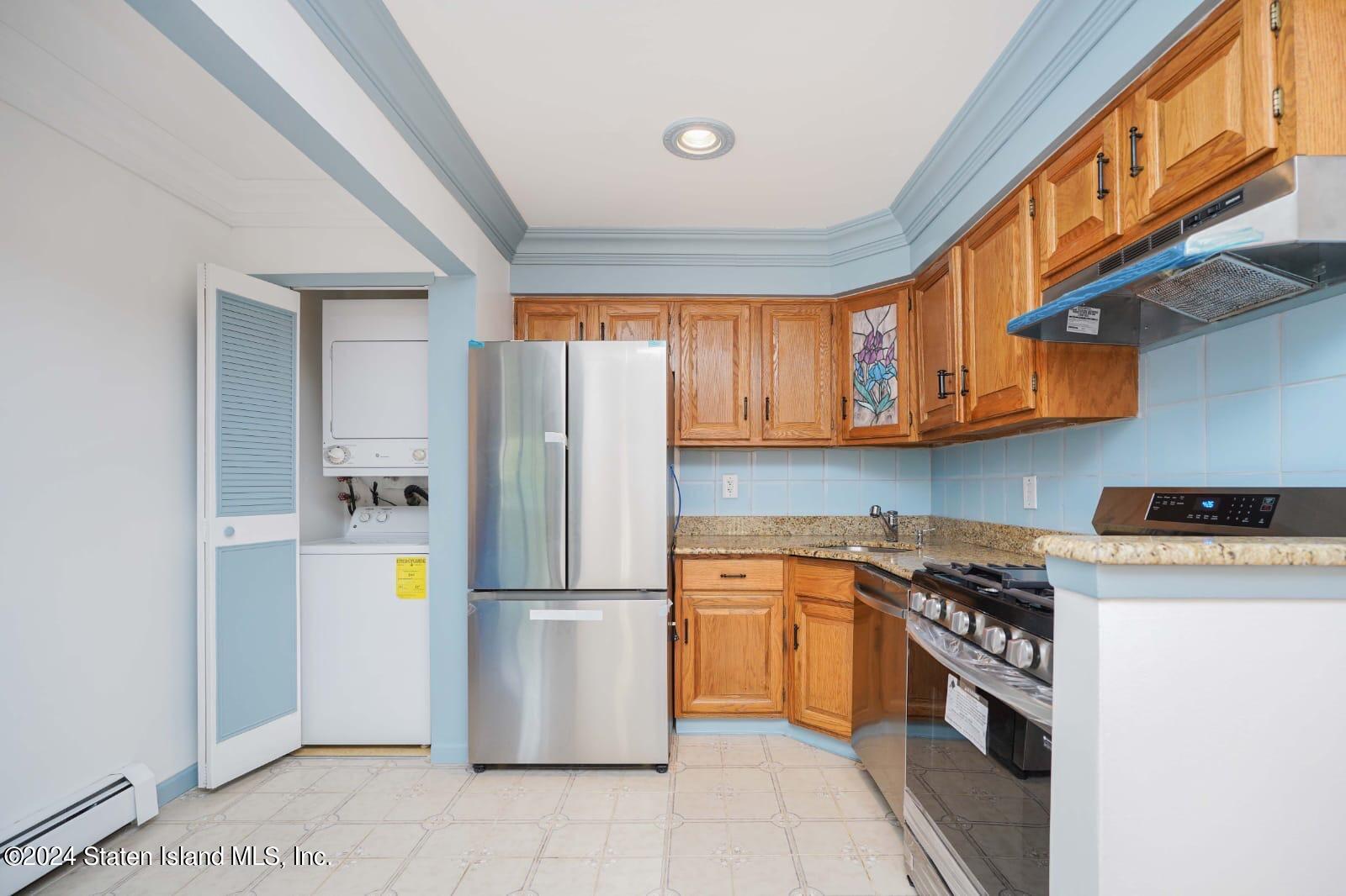 130 Devon Loop, Unit 1 Staten Island, NY 10314 - Photo 6 of 23 Photo Sep 20 2024, 9 32 38 AM