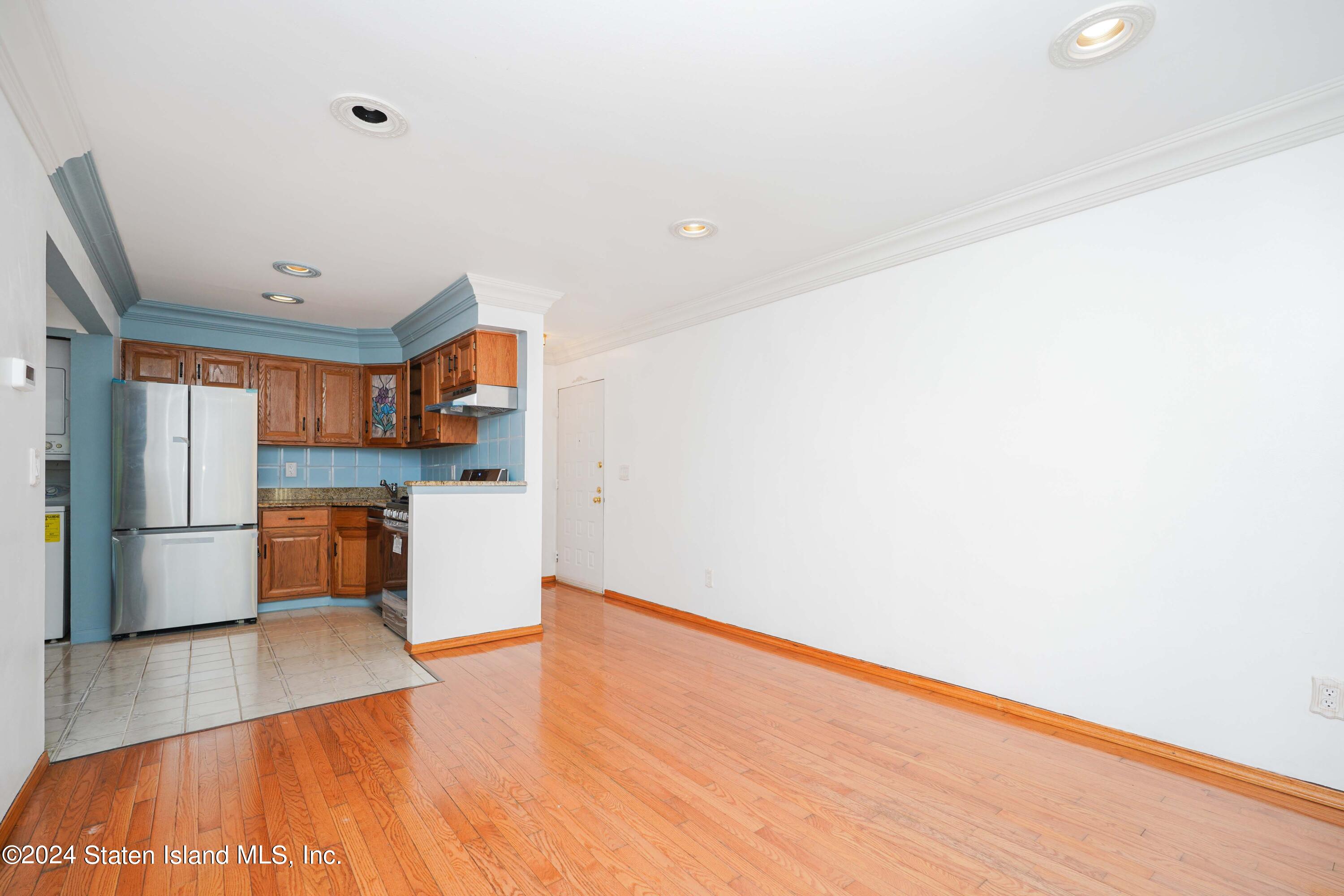 130 Devon Loop, Unit 1 Staten Island, NY 10314 - Photo 7 of 23 Photo Sep 18 2024, 5 06 37 AM
