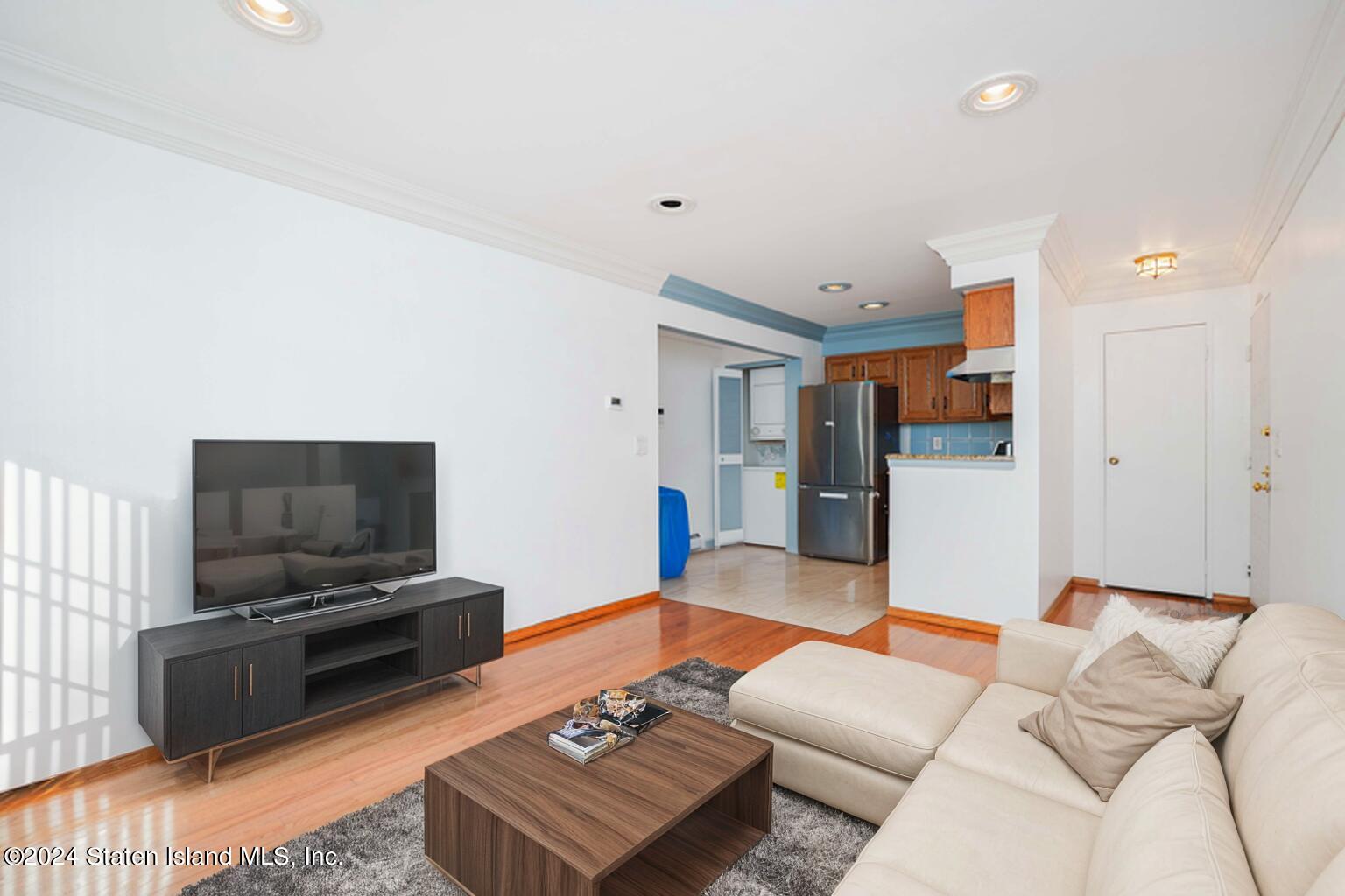 130 Devon Loop, Unit 1 Staten Island, NY 10314 - Photo 9 of 23 Photo Sep 20 2024, 9 57 09 AM (2)