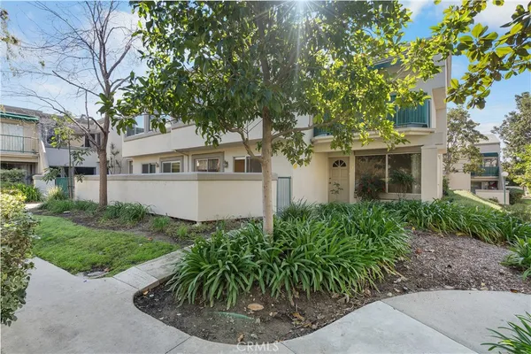 $549,000 | 18510 Mayall Street, Unit I, Northridge, CA 91324