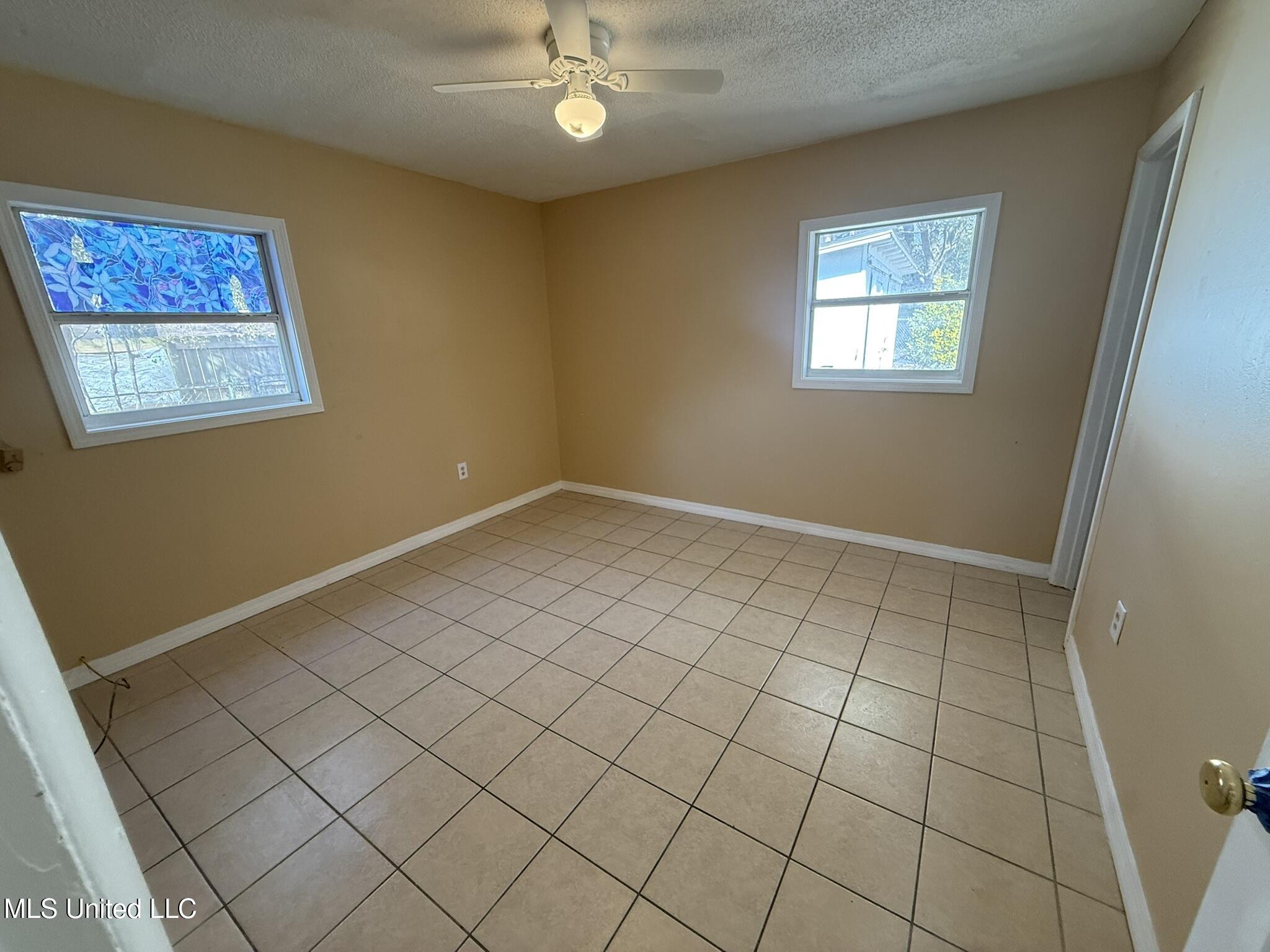 2801 Woodlawn Avenue Moss Point, MS 39563 - Photo 13 of 25 IMG_9376