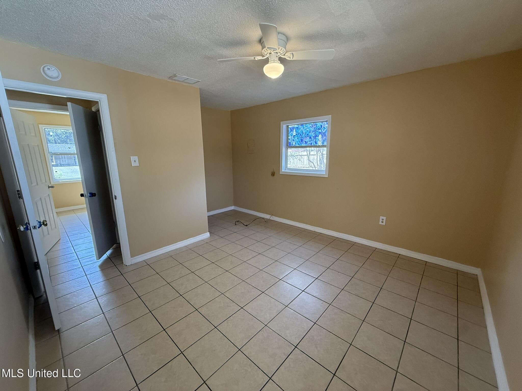 2801 Woodlawn Avenue Moss Point, MS 39563 - Photo 14 of 25 IMG_9377
