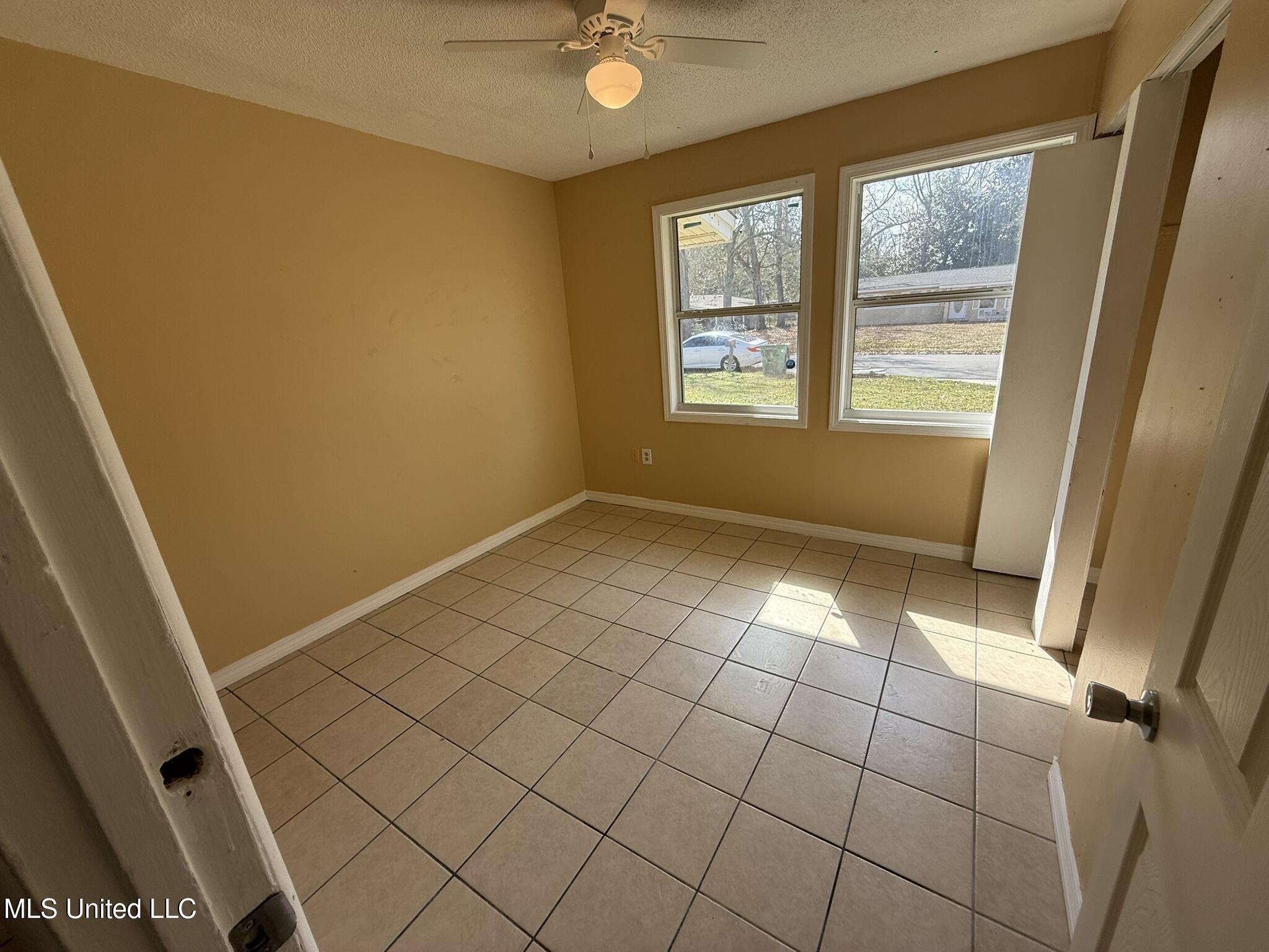 2801 Woodlawn Avenue Moss Point, MS 39563 - Photo 17 of 25 IMG_9380