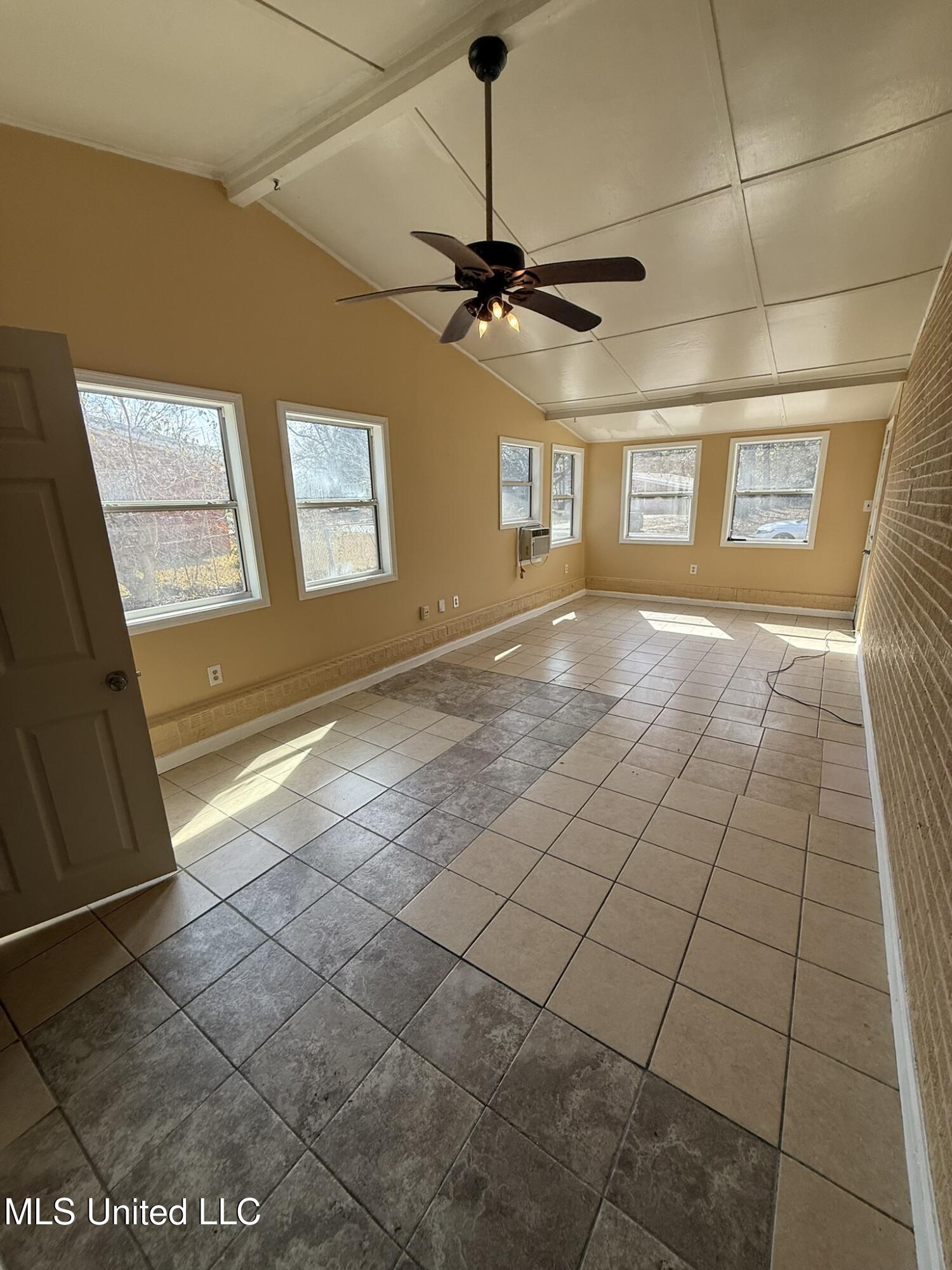 2801 Woodlawn Avenue Moss Point, MS 39563 - Photo 22 of 25 IMG_9385