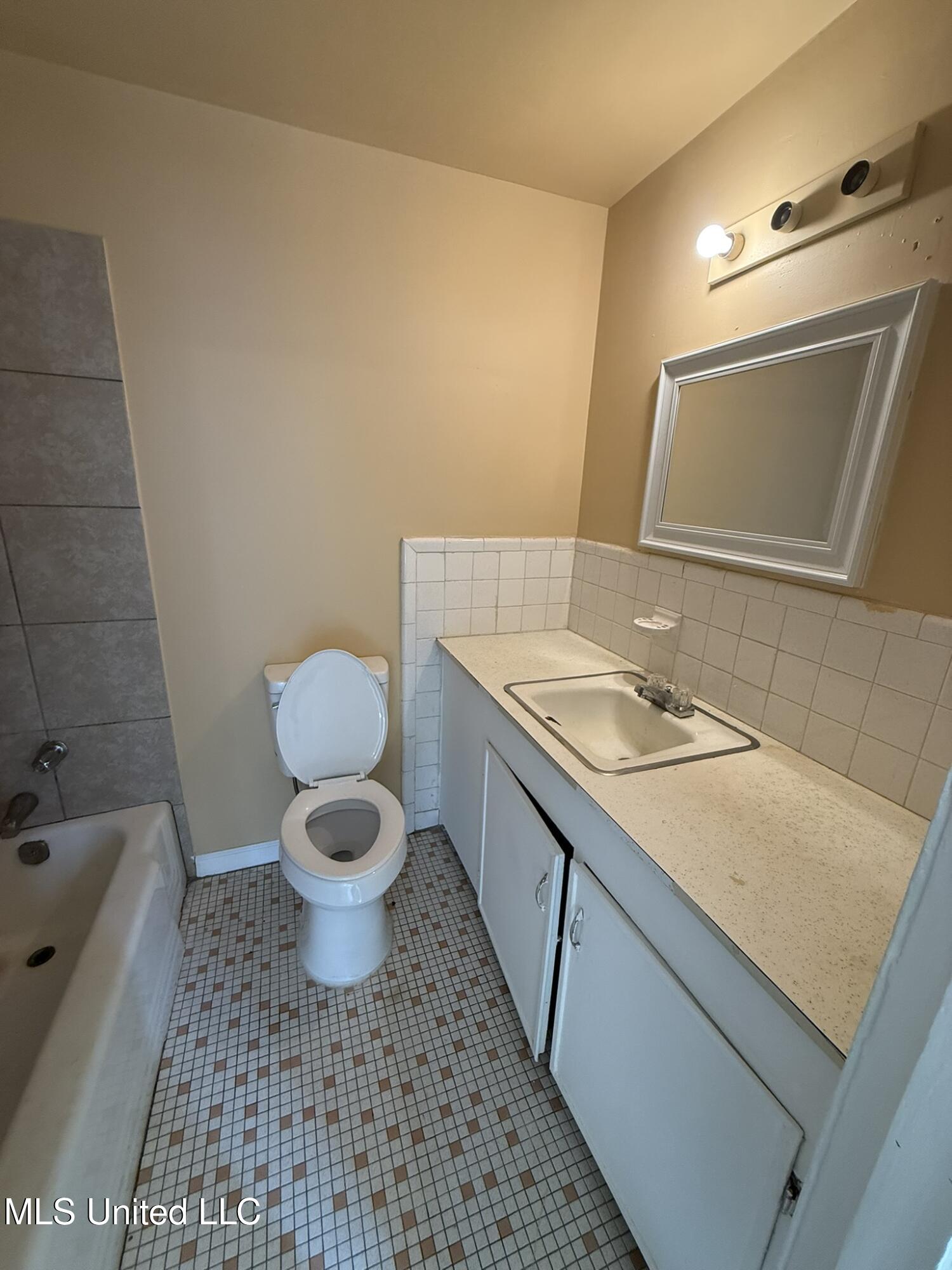 2801 Woodlawn Avenue Moss Point, MS 39563 - Photo 23 of 25 IMG_9386