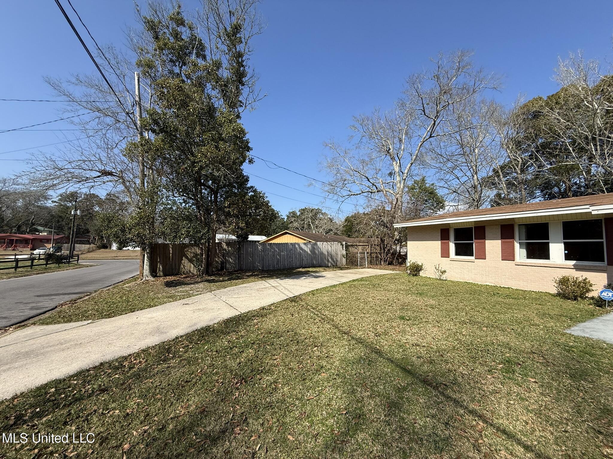 2801 Woodlawn Avenue Moss Point, MS 39563 - Photo 3 of 25 IMG_9370