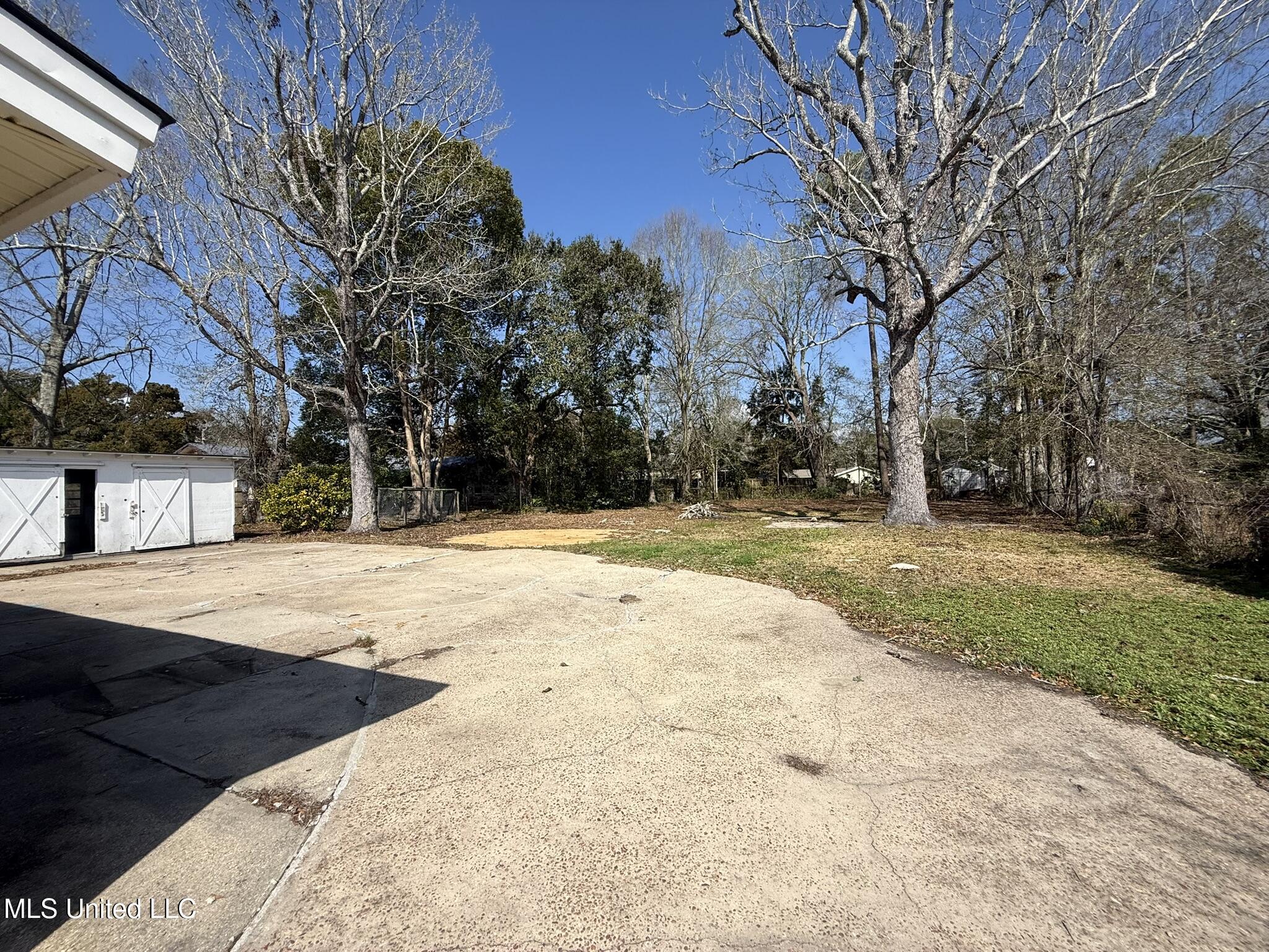2801 Woodlawn Avenue Moss Point, MS 39563 - Photo 5 of 25 IMG_9390