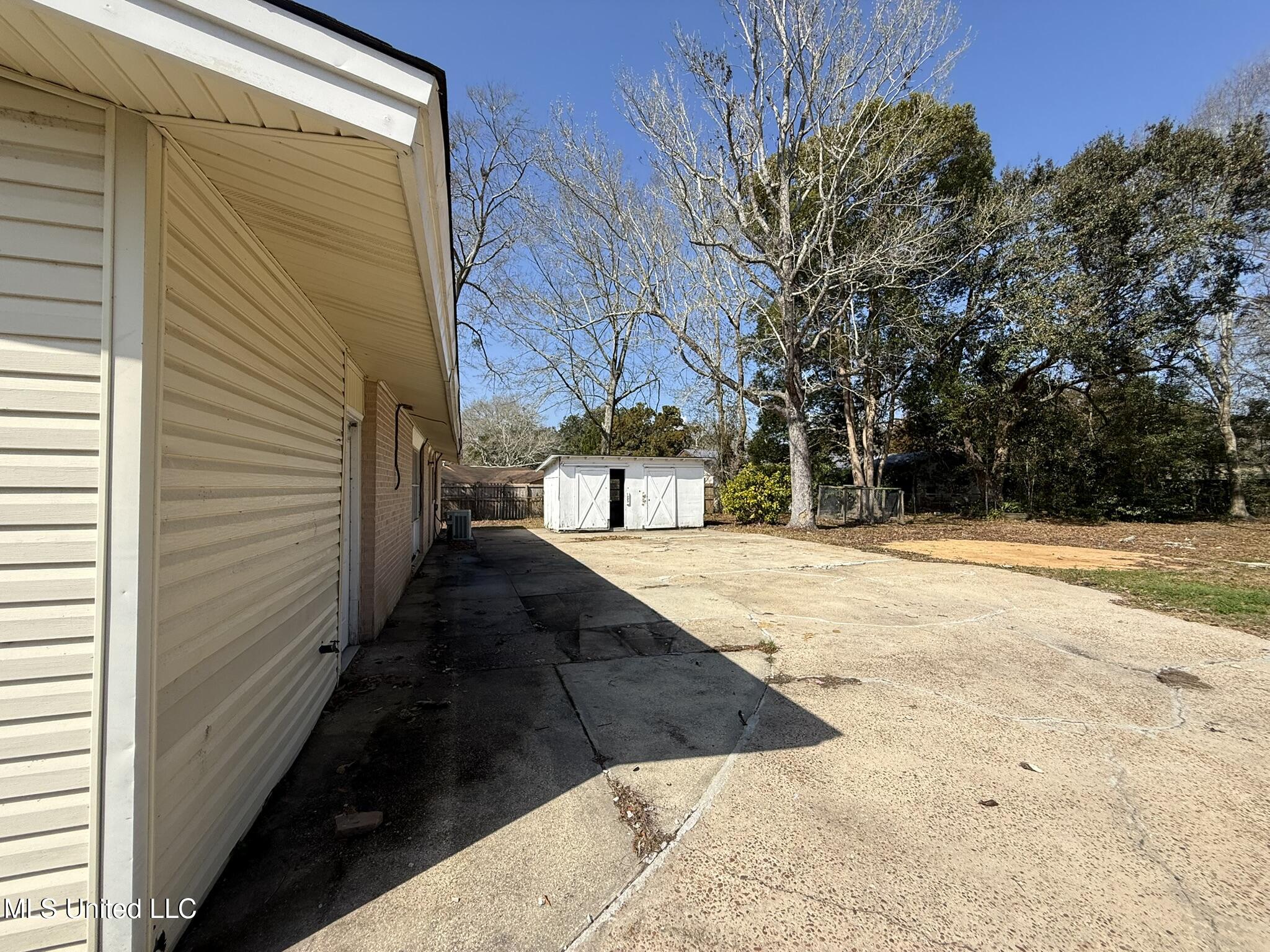 2801 Woodlawn Avenue Moss Point, MS 39563 - Photo 6 of 25 IMG_9391