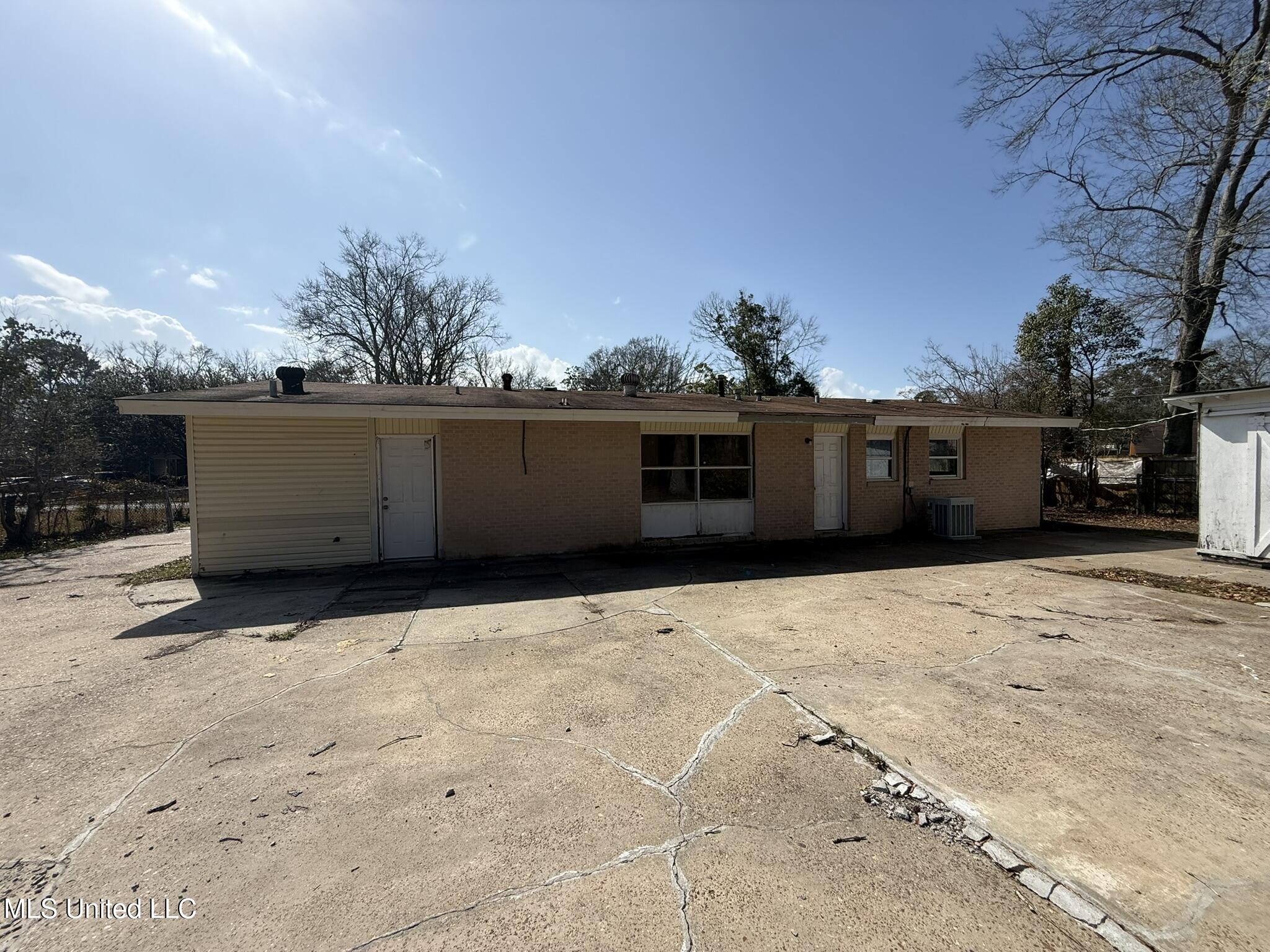2801 Woodlawn Avenue Moss Point, MS 39563 - Photo 7 of 25 IMG_9392