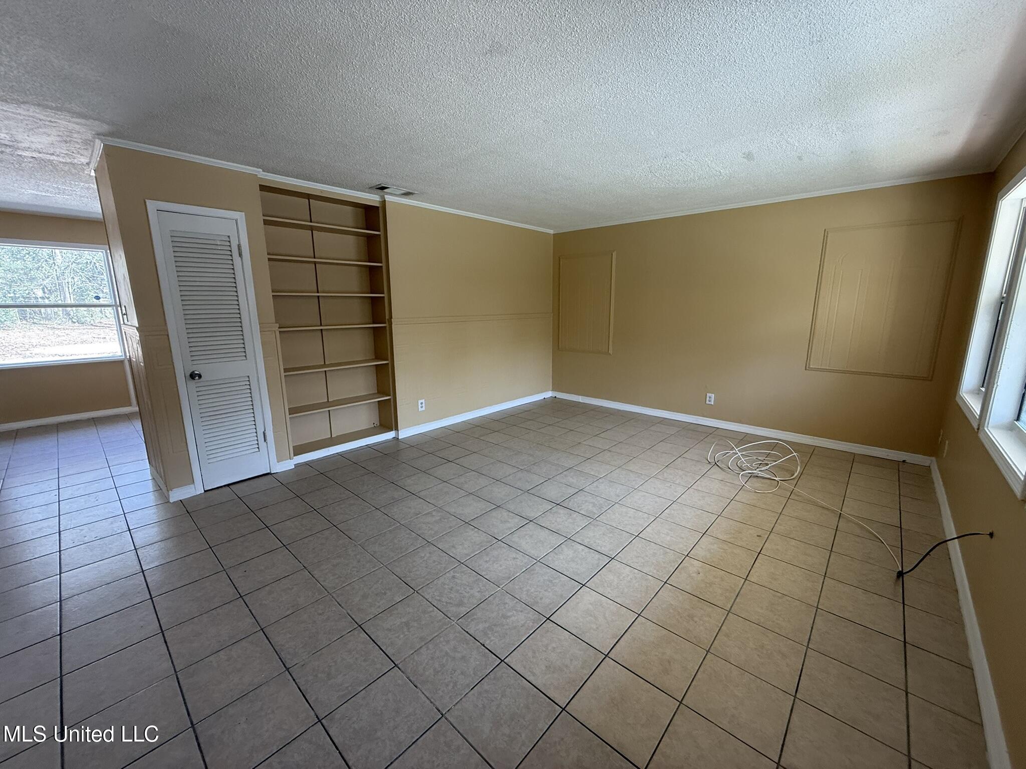 2801 Woodlawn Avenue Moss Point, MS 39563 - Photo 8 of 25 IMG_9371