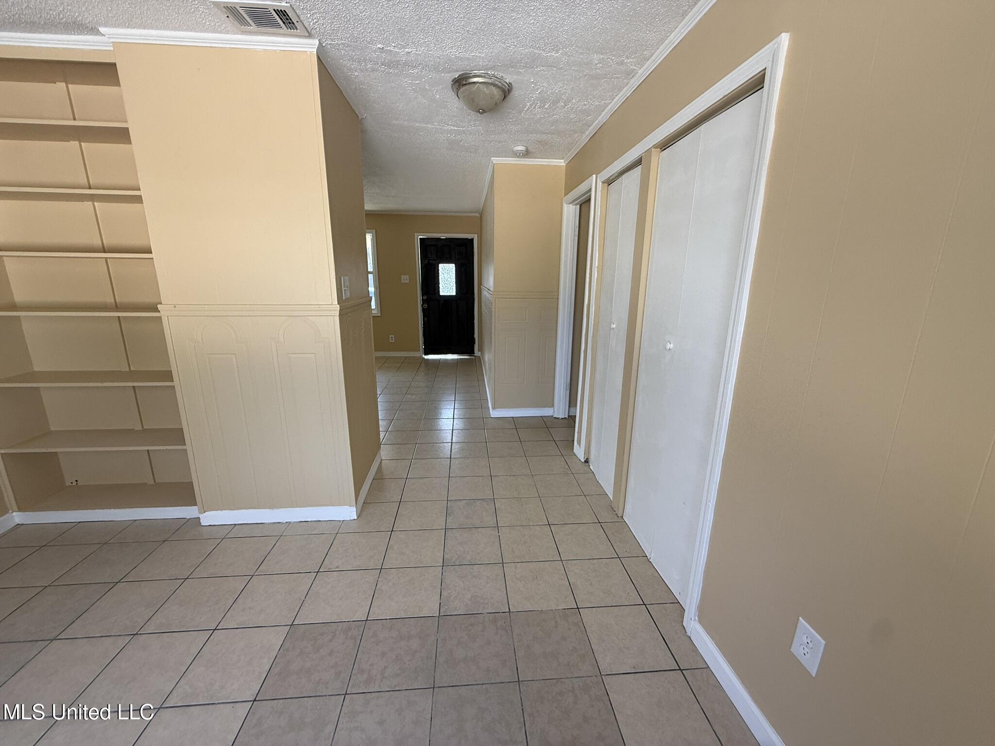 2801 Woodlawn Avenue Moss Point, MS 39563 - Photo 10 of 25 IMG_9373