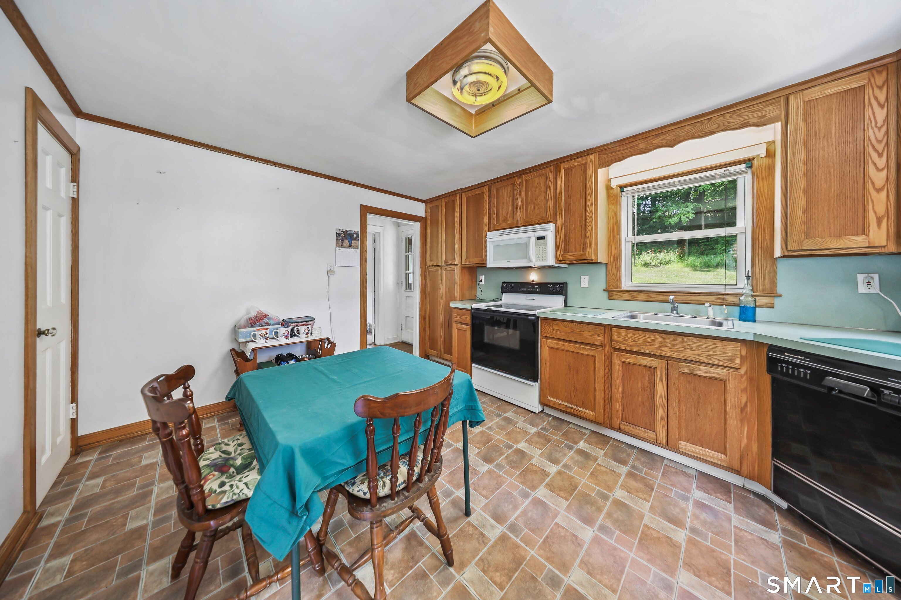 88 Tracy Street Thomaston, CT 06787 - Photo 6 of 31
