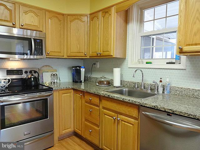329 Hickory Point Road Pasadena, MD 21122 - Photo 12 of 30 Kitchen / Updated with Granite and Glass